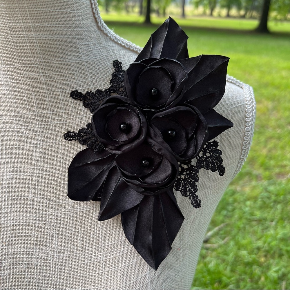 SOLD• Flower Pin